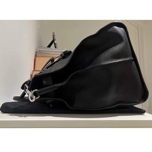 SAINT LAURENT
Sac de Jour Duffle 48h leather travel - Picture 14 of 15